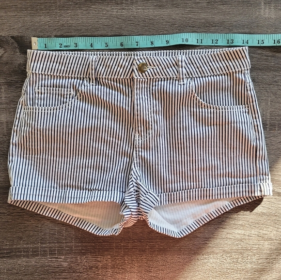 H&M Striped Shorts - Picture 2 of 5